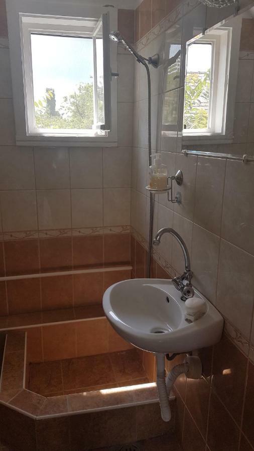 Csalad-Barat Apartman บาลาตอนแลลเล ภายนอก รูปภาพ