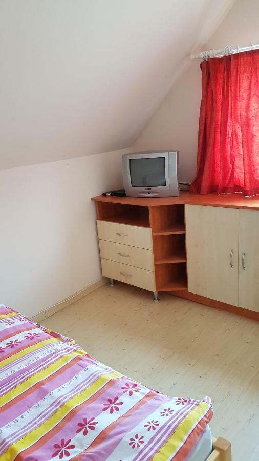 Csalad-Barat Apartman บาลาตอนแลลเล ภายนอก รูปภาพ
